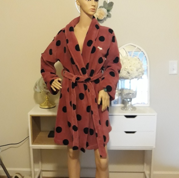 PINK Victoria's Secret Other - 4/$20 VICTORIA’s SECRET ROBE!!